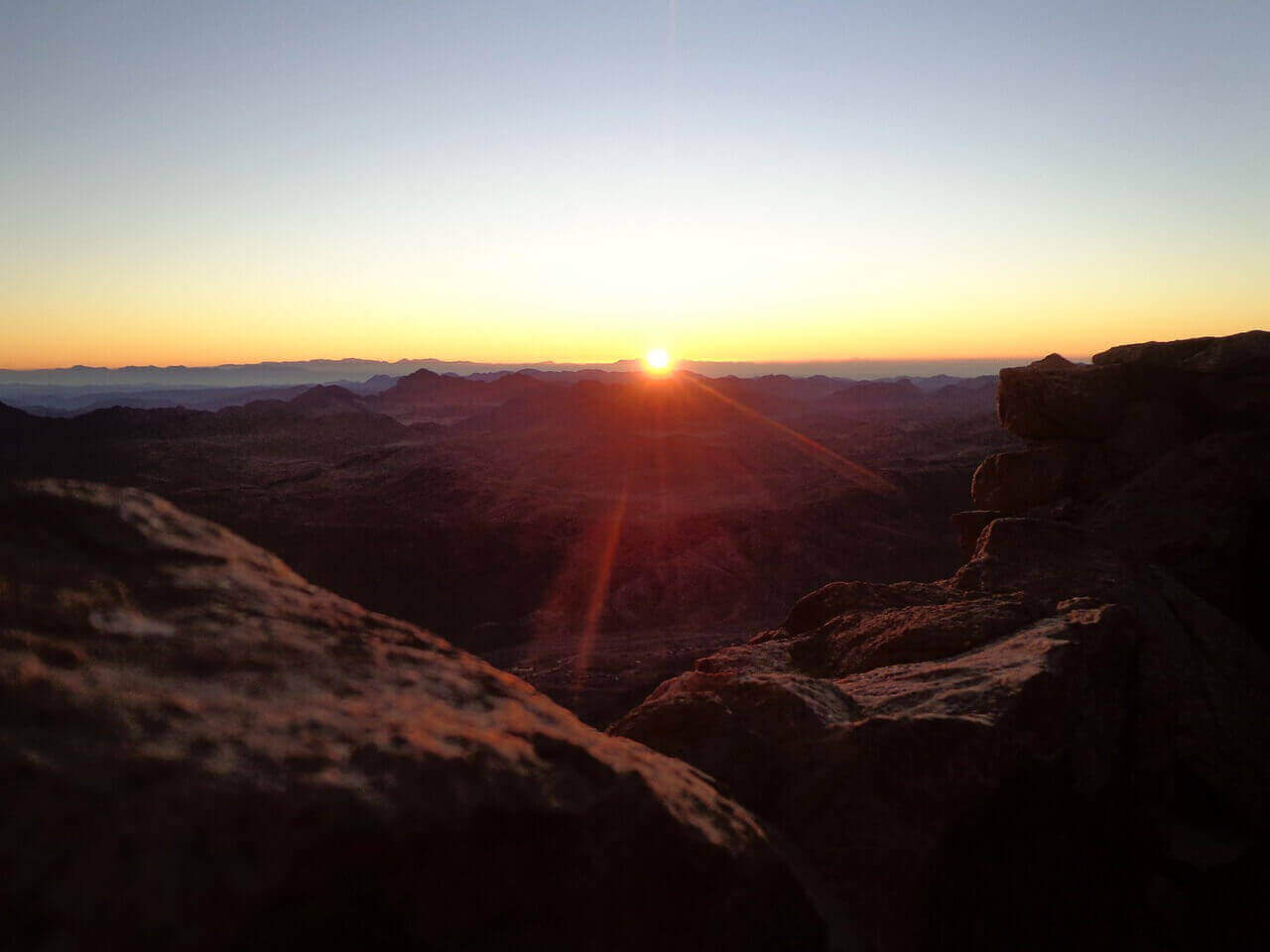 Nascer do Sol no topo do Monte Sinai